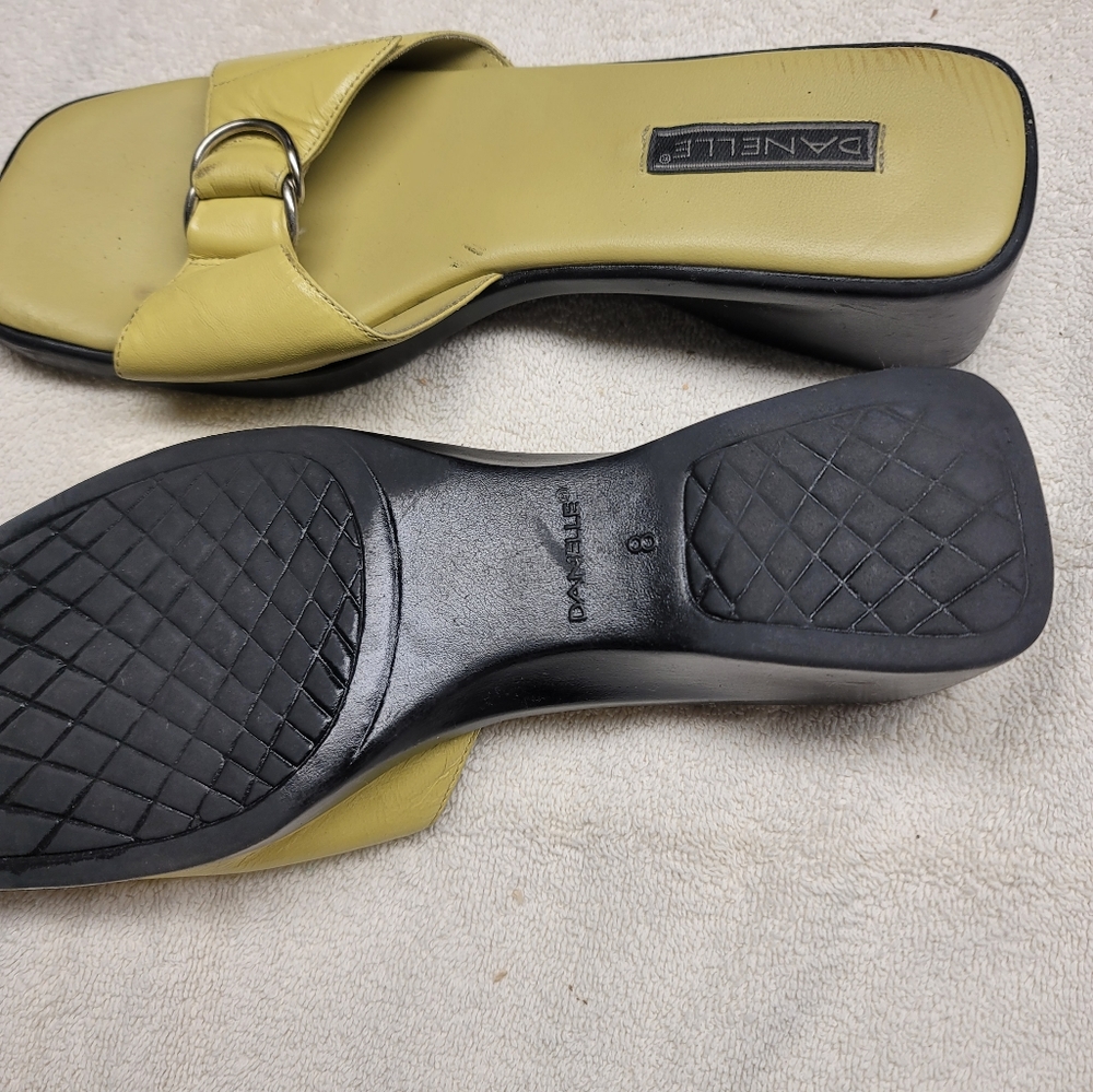 Low wedge sandal